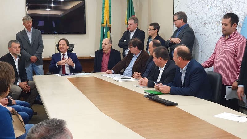 Ir para  <p><big>Na manh&atilde; desta quinta-feira (01), uma comitiva do munic&iacute;pio de Centen&aacute;rio, formada pelo prefeito Hil&aacute;rio Kolassa, o vice-prefeito, Jacir Polinski e o secret&aacute;rio de...